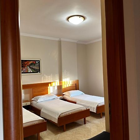 Ami Apartament Vlorë Exteriör bild