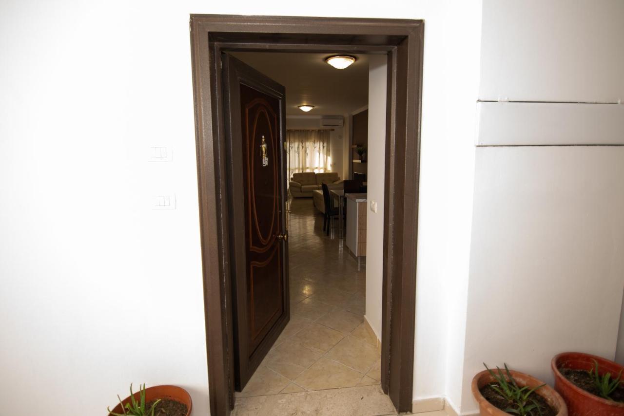 Ami Apartament Vlorë Exteriör bild