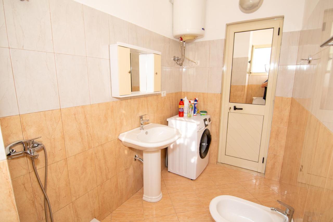 Ami Apartament Vlorë Exteriör bild