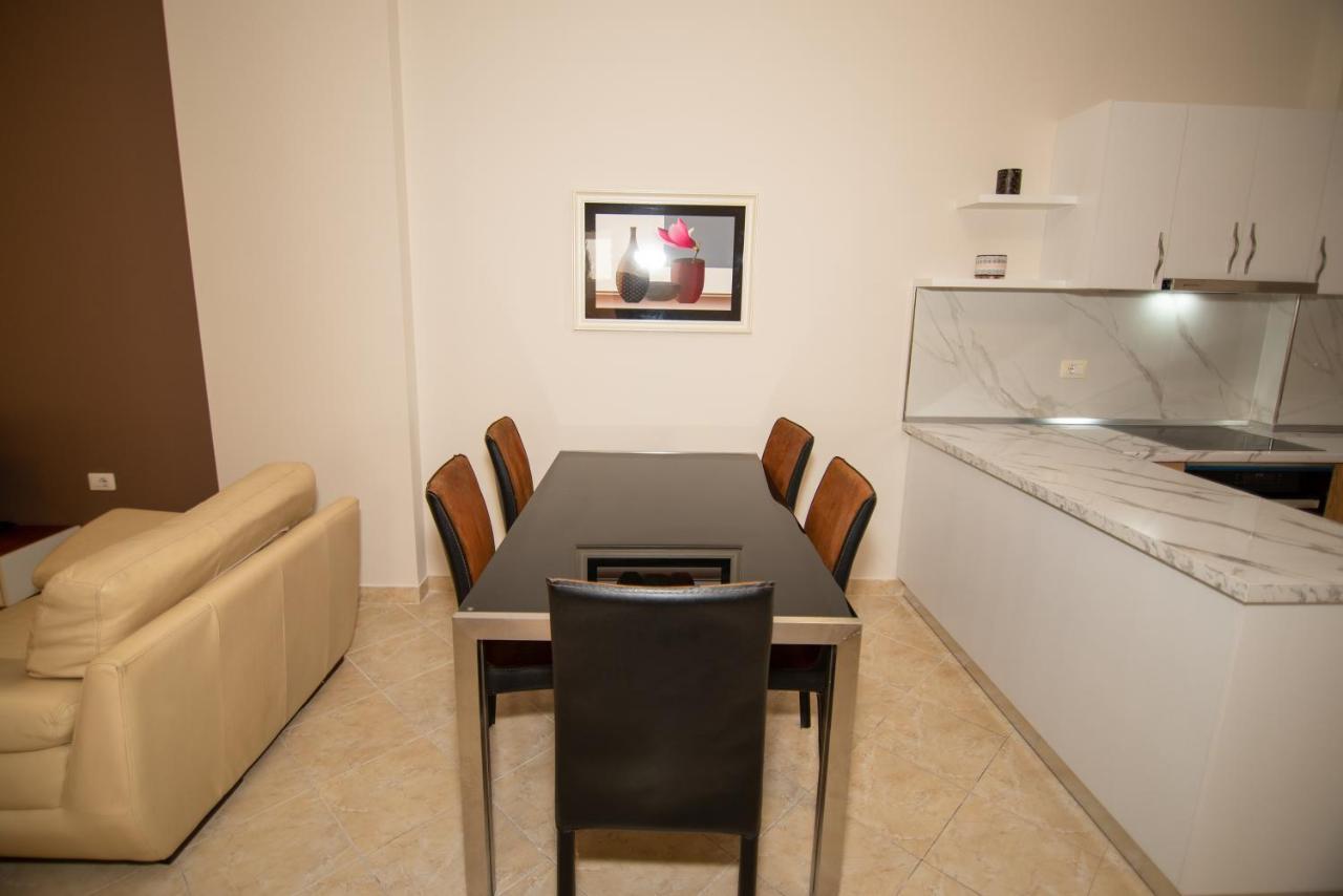 Ami Apartament Vlorë Exteriör bild