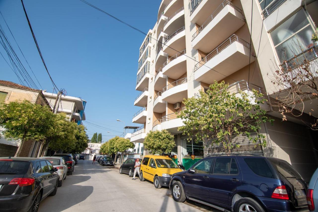 Ami Apartament Vlorë Exteriör bild