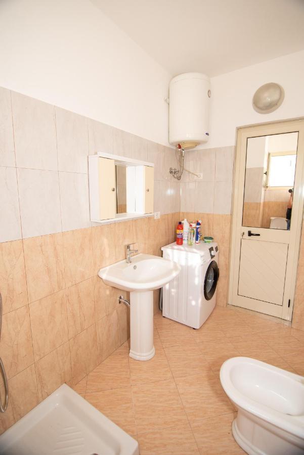Ami Apartament Vlorë Exteriör bild