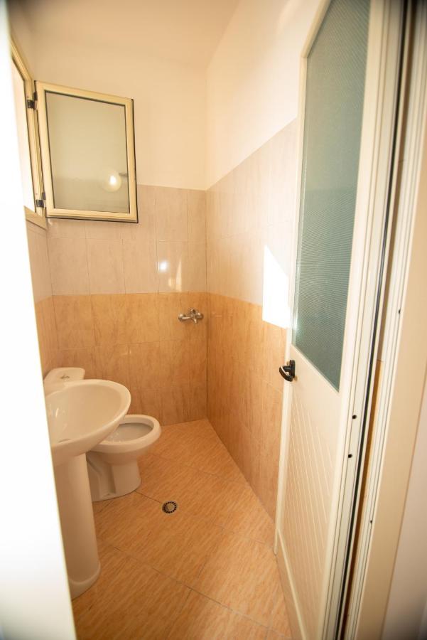 Ami Apartament Vlorë Exteriör bild