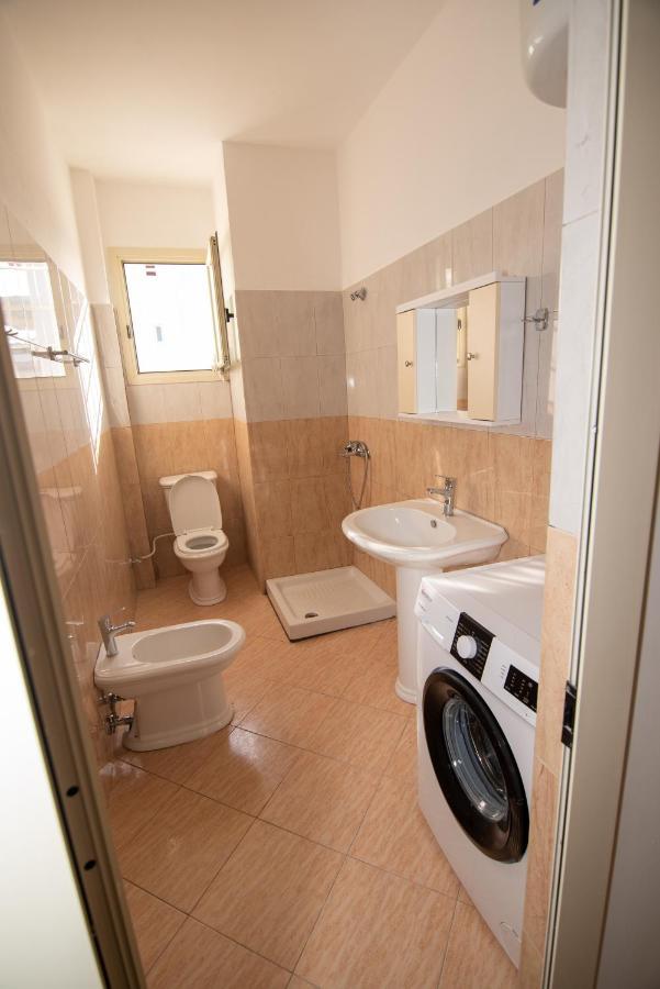 Ami Apartament Vlorë Exteriör bild