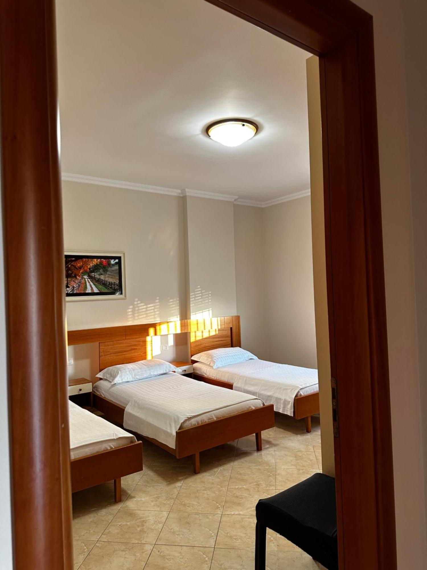 Ami Apartament Vlorë Exteriör bild