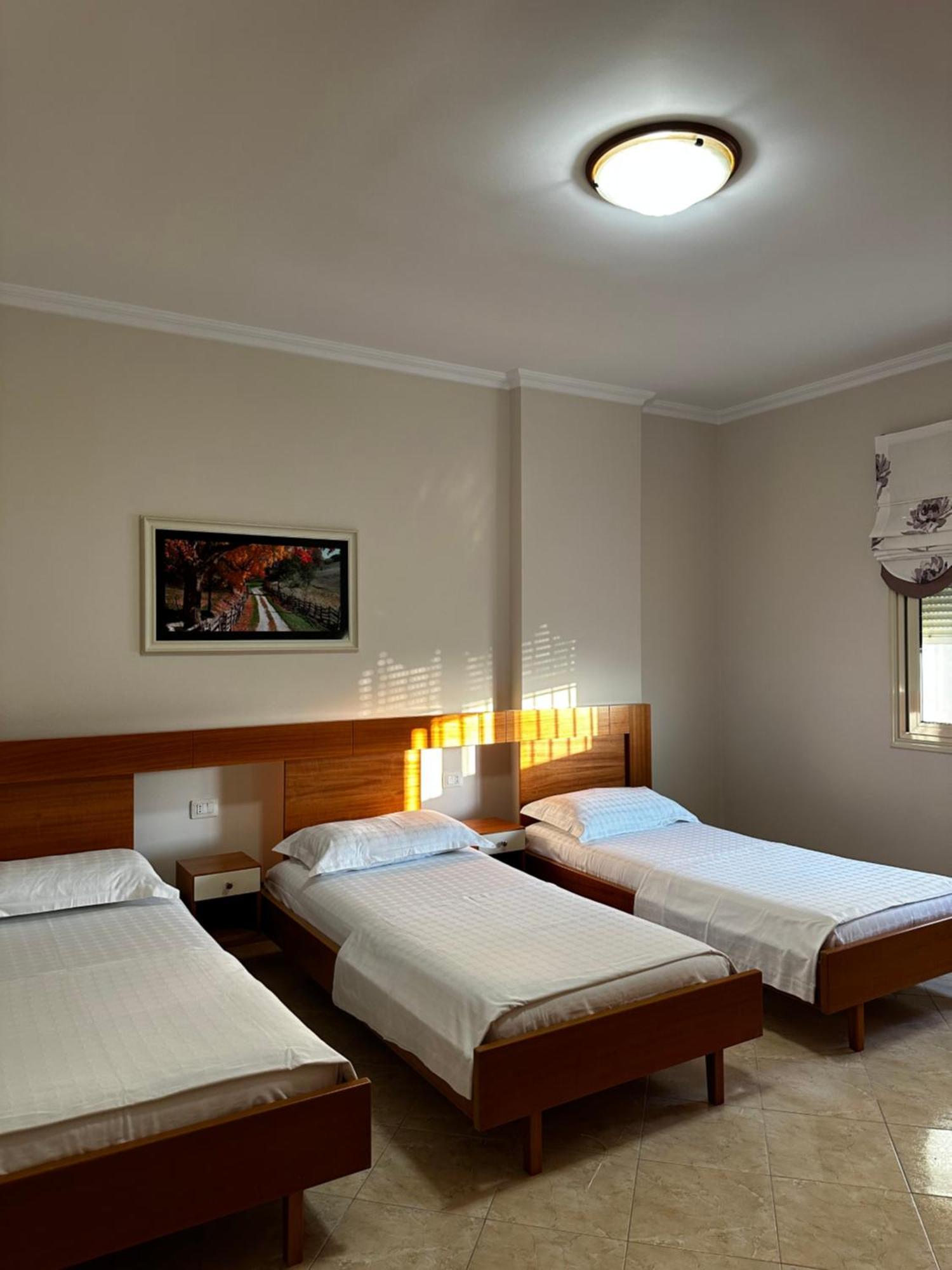 Ami Apartament Vlorë Exteriör bild